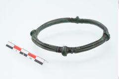 Foto von Bronzevierknotenarmring (NHMW-PRAE-023853)
